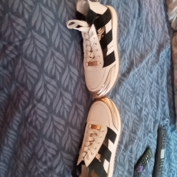 Steve Madden rose gold sneaker sandals - Picture 5 of 8